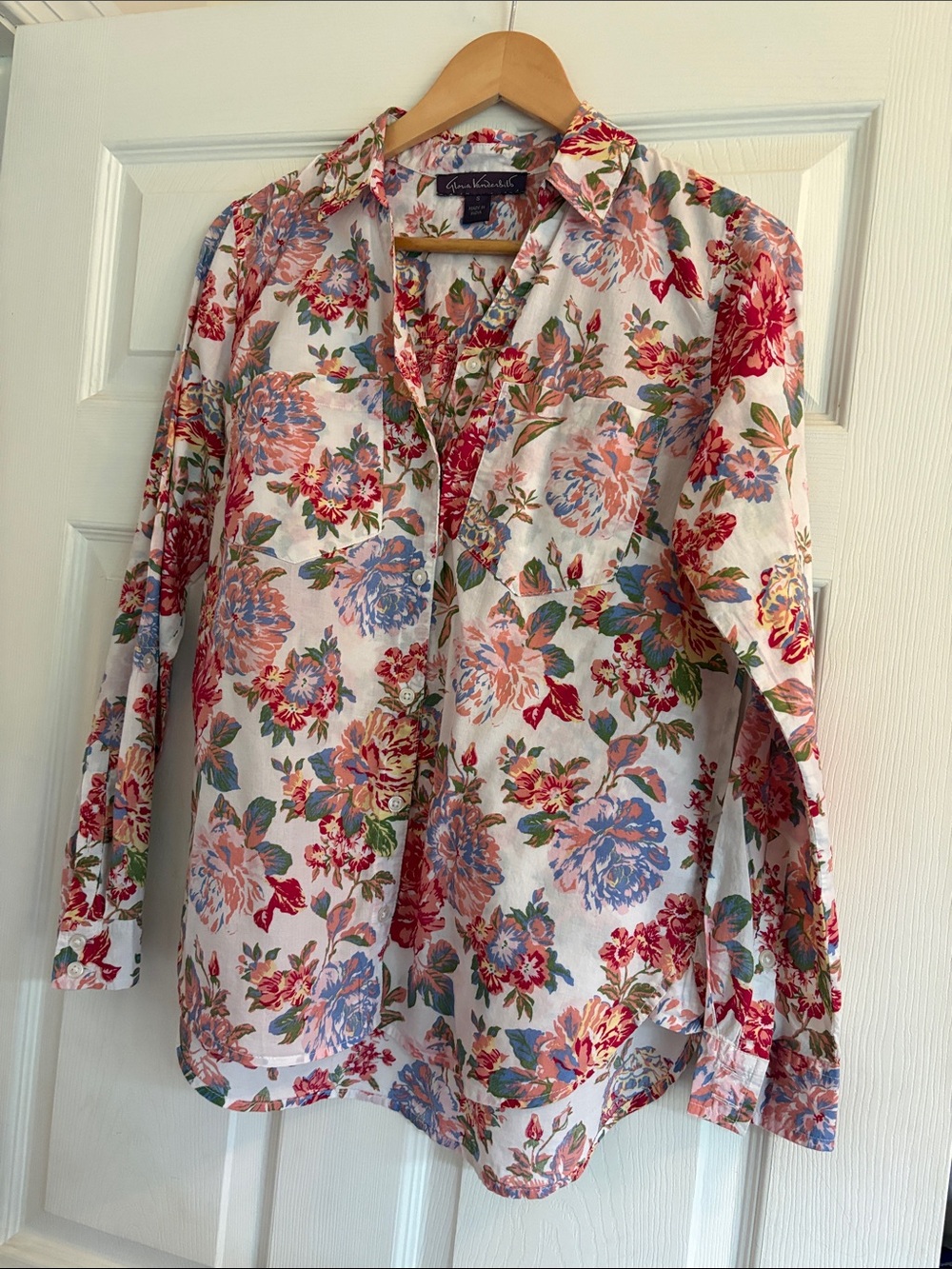 Gloria Vanderbilt Floral Shirt. Size Small but closer to Medium